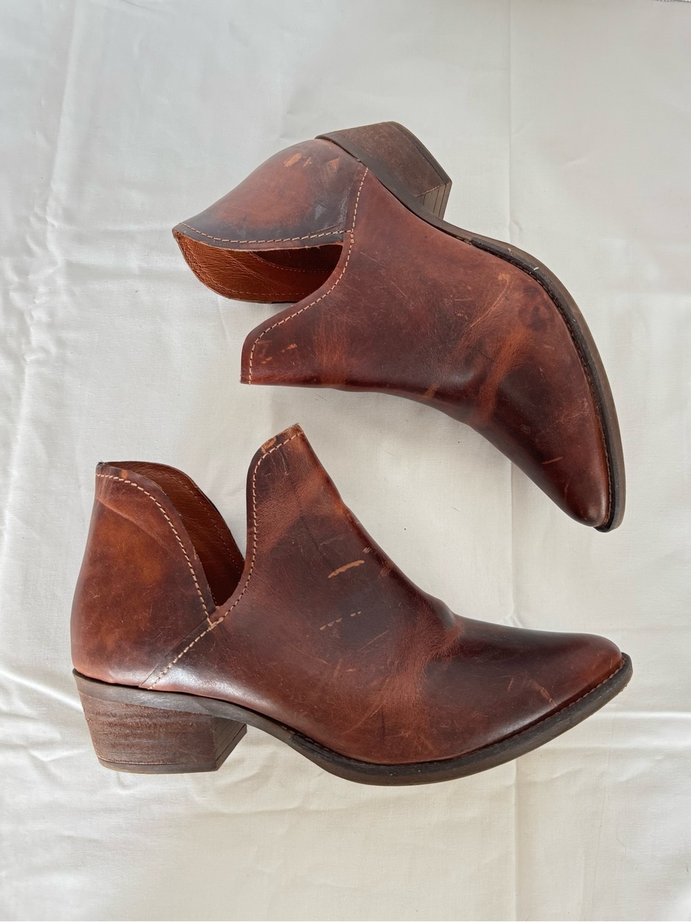 Steve Madden "Austin" ankle booties in a cognac brown leather Size 7M